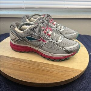Brooks Ghost 8 (Women’s 9)